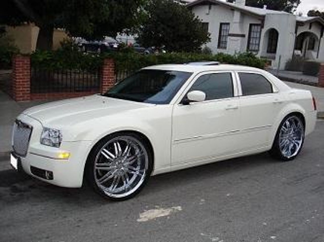 2005 Chrysler 300 | Sioux Falls, SD, Cool Vanilla Clearcoat (White)