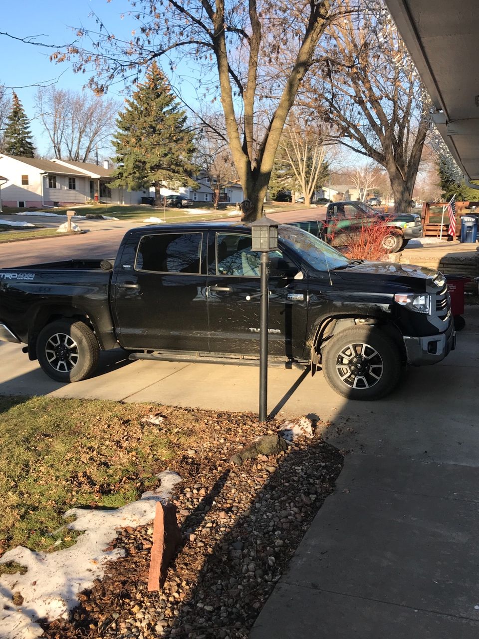 2017 Toyota Tundra SR5 | Sioux Falls, SD, Black (Black), 4x4