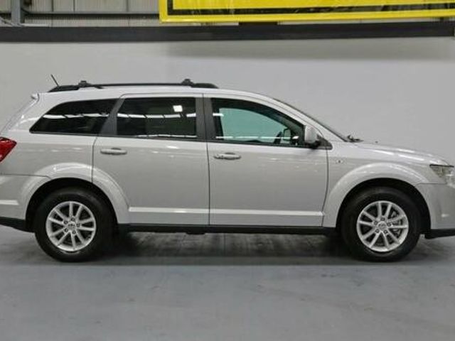 2014 Dodge Journey R/T, Bright Silver Metallic Clear Coat (Silver), Front Wheel