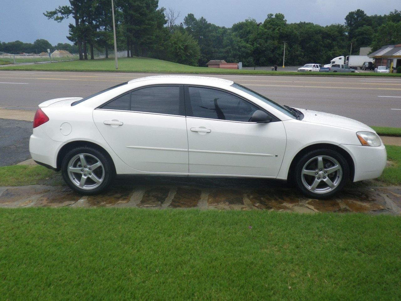 2007 Pontiac G6 | Sioux Falls, SD, Ivory White (White), Front Wheel