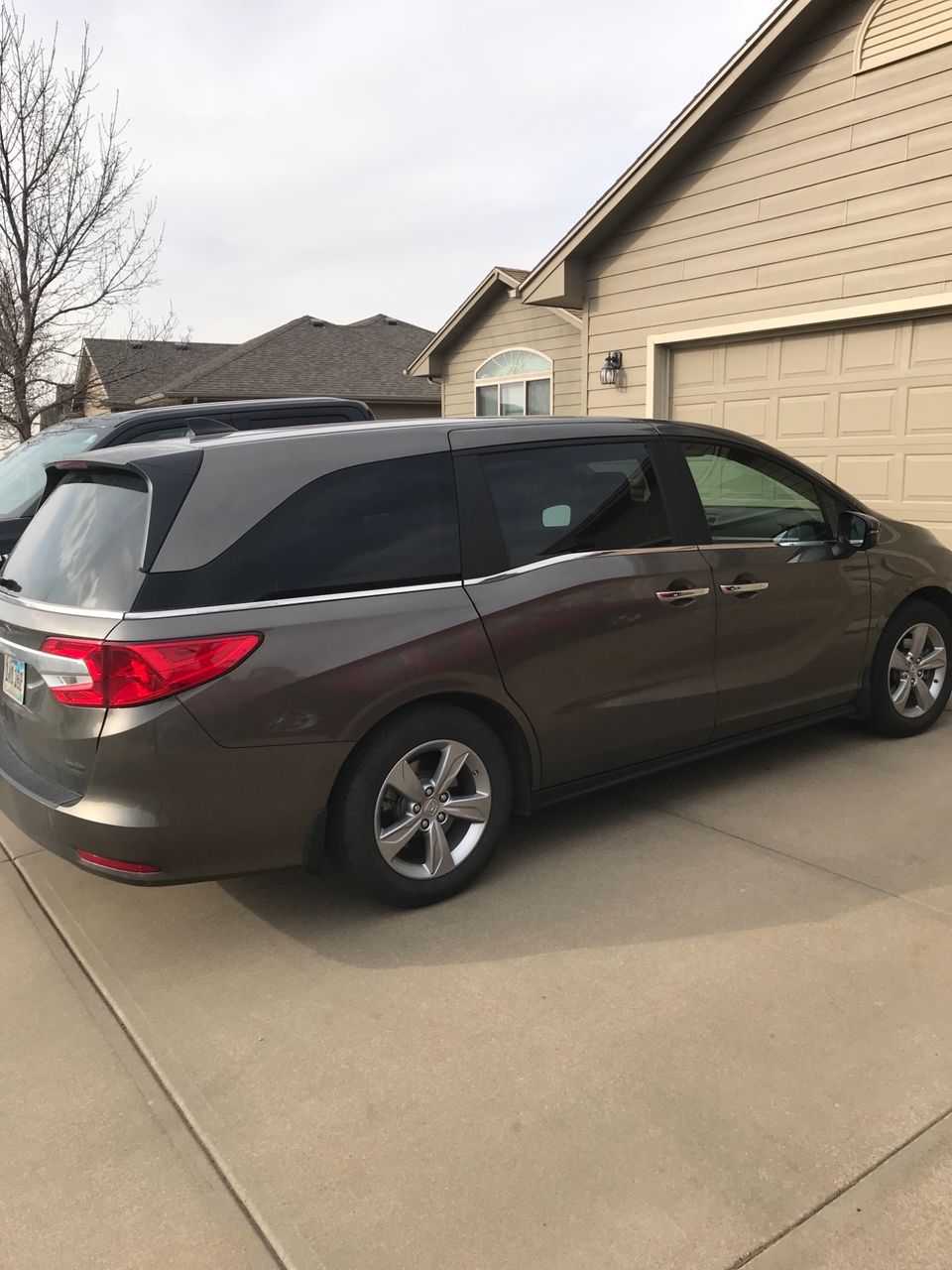 2018 Honda Odyssey | Sioux Falls, SD, Pacific Pewter Metallic (Brown & Beige), Front Wheel